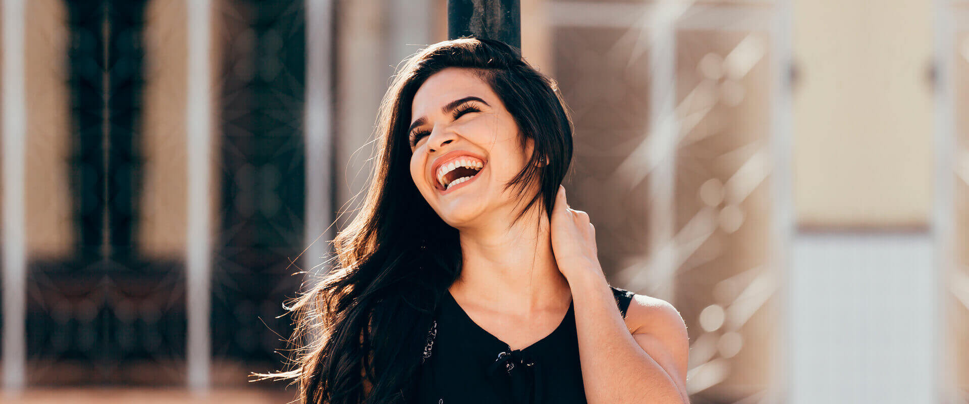Look better with a healthier and happier smile.